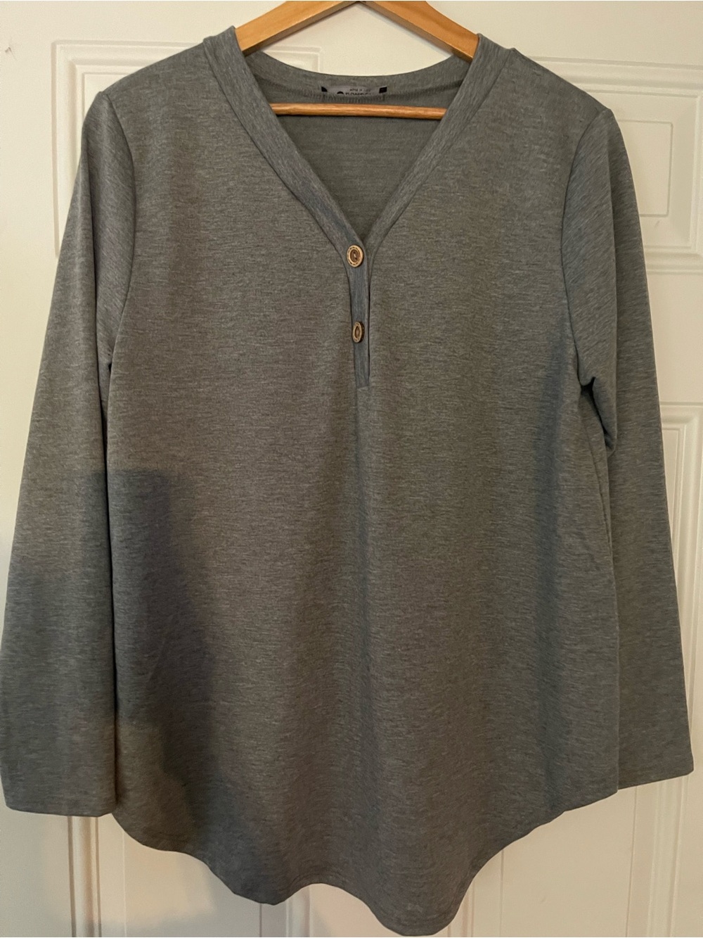 Women’s Gray Long Sleeve V-Neck Bombom USA Top XL